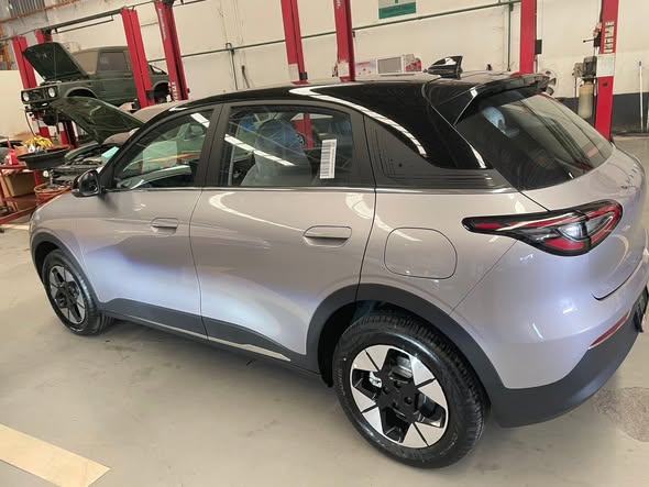Geely EX2 in Grau, Aussenansicht – Thailand